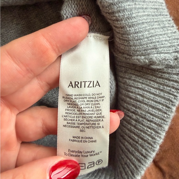 Aritzia Light Heather Grey V-Neck Wool Sweater - Picture 4 of 7